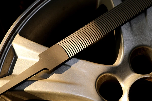 铝材边缘去毛刺